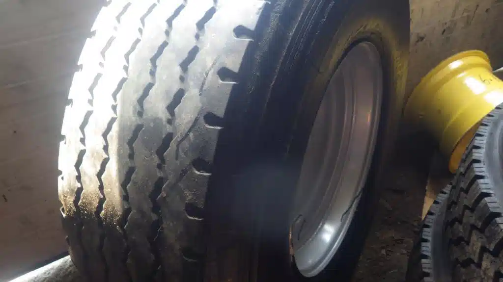 Gallery image 2 for 425-65R22.5 Tires & Rims