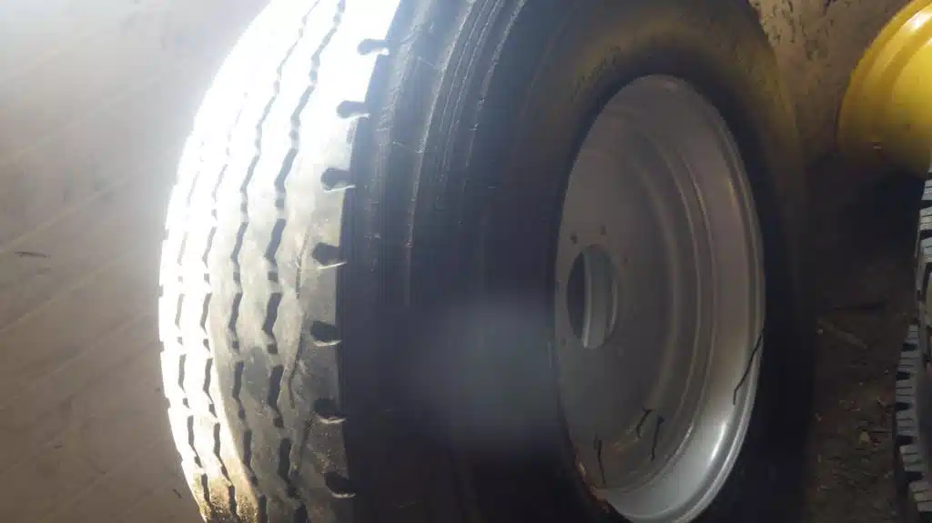 Gallery image 1 for 425-65R22.5 Tires & Rims