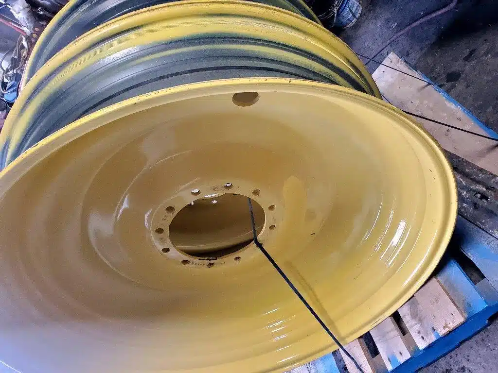Photo de la Galerie 2 pour 380-90R46 Pneus et roues