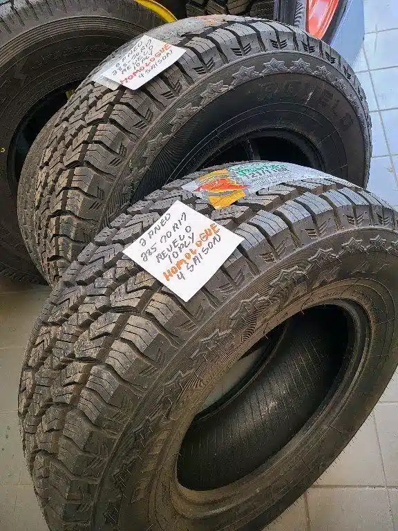 Gallery image 1 for Rovelo 285-70R17 Tires
