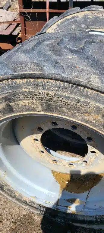 Photo de la Galerie 2 pour OTR 445-50D710 Pneus et roues