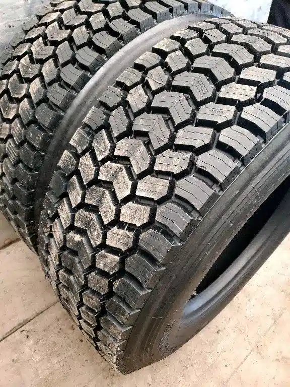 Photo de la Galerie 1 pour Michelin 405-70R20 Pneus