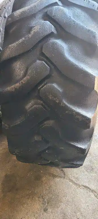 Gallery image 2 for Goodyear 17.5L24 Tires
