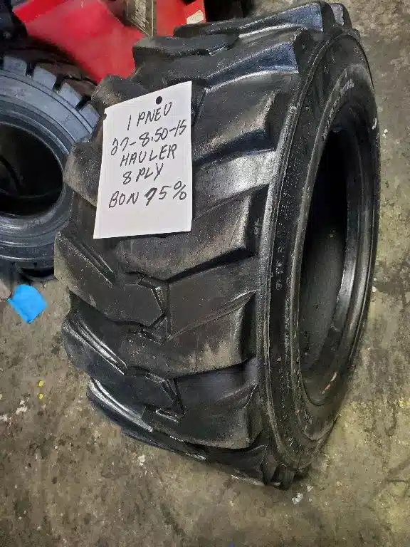 Photo de la Galerie 1 pour Hauler 27-8.50-15 Pneus