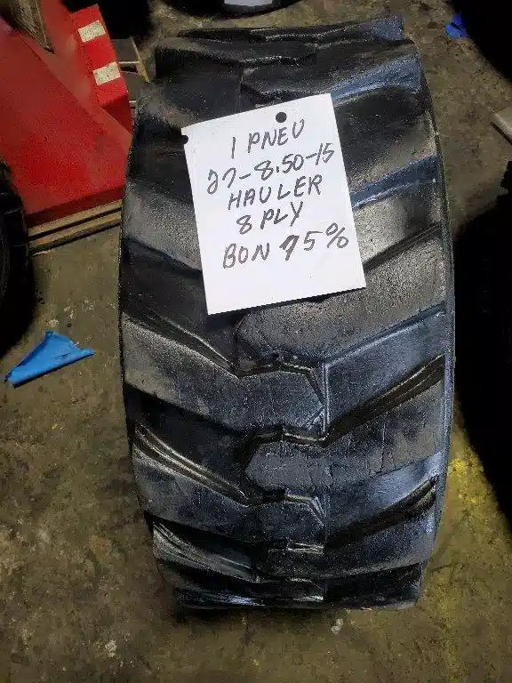Photo de la Galerie 2 pour Hauler 27-8.50-15 Pneus