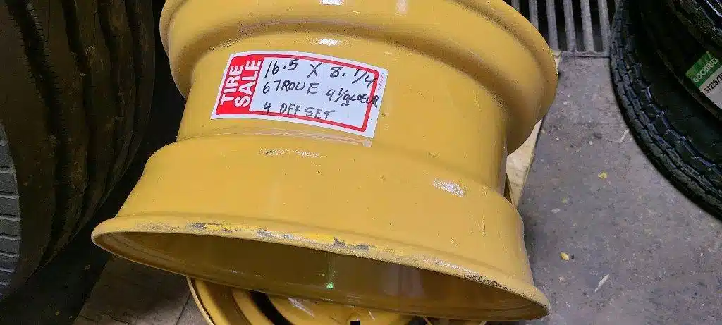 Photo de la Galerie 2 pour 10-16.5 Pneus et roues