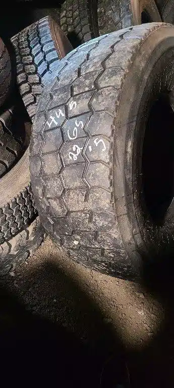 Gallery image 2 for Michelin 445-65R22.5 Tires