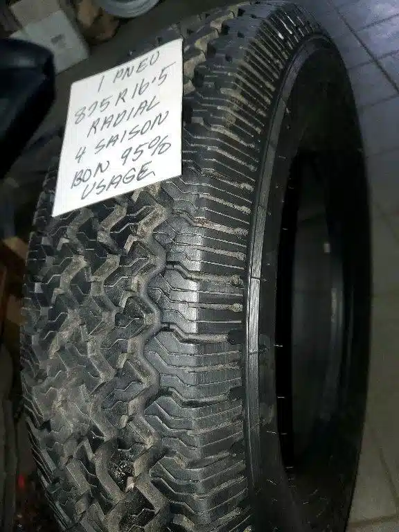 Photo de la Galerie 1 pour 875R16.5 Pneus