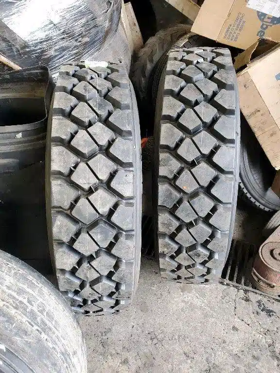 Photo de la Galerie 2 pour 340-80R18 Pneus et roues
