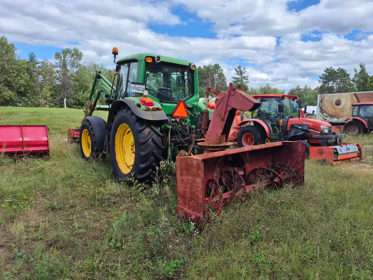 Photo de la Galerie 1 pour 2012 John Deere 6330 IVT Tracteur