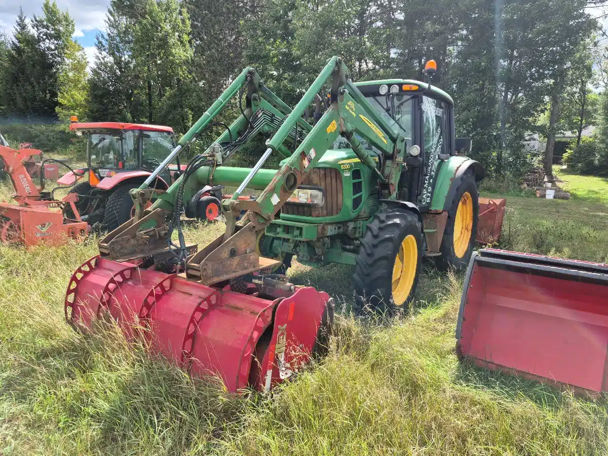 Photo de la Galerie 2 pour 2012 John Deere 6330 IVT Tracteur