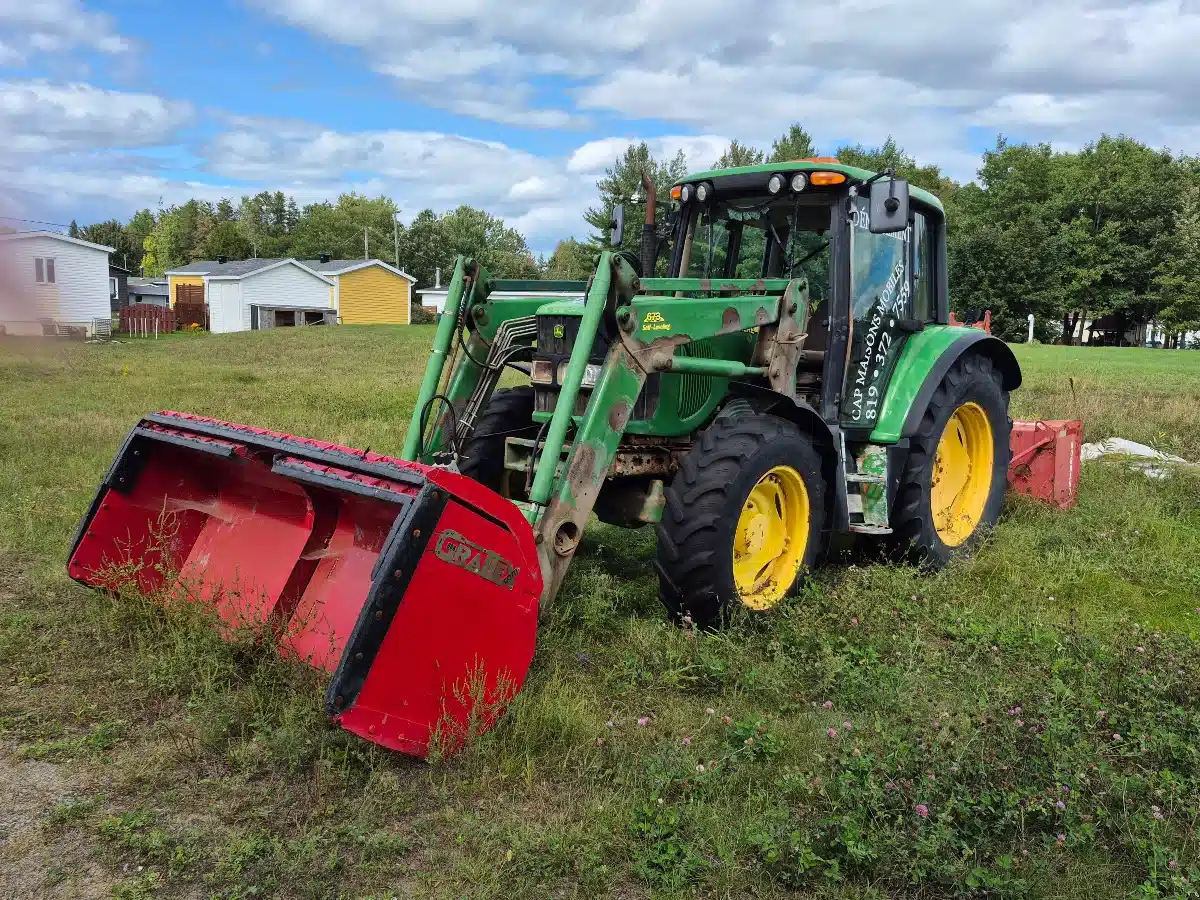 Photo de la Galerie 1 pour 2004 John Deere 6420 IVT Tracteur