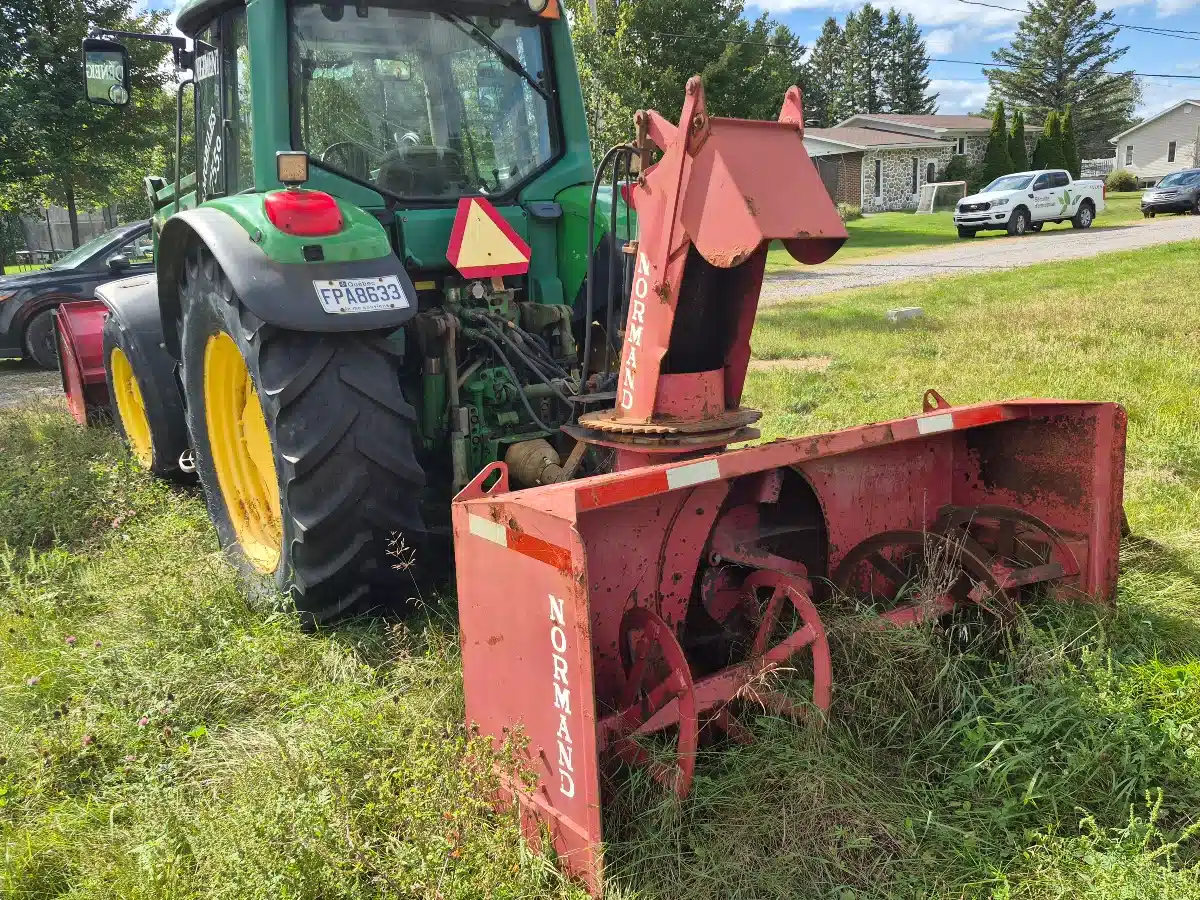 Photo de la Galerie 2 pour 2004 John Deere 6420 IVT Tracteur