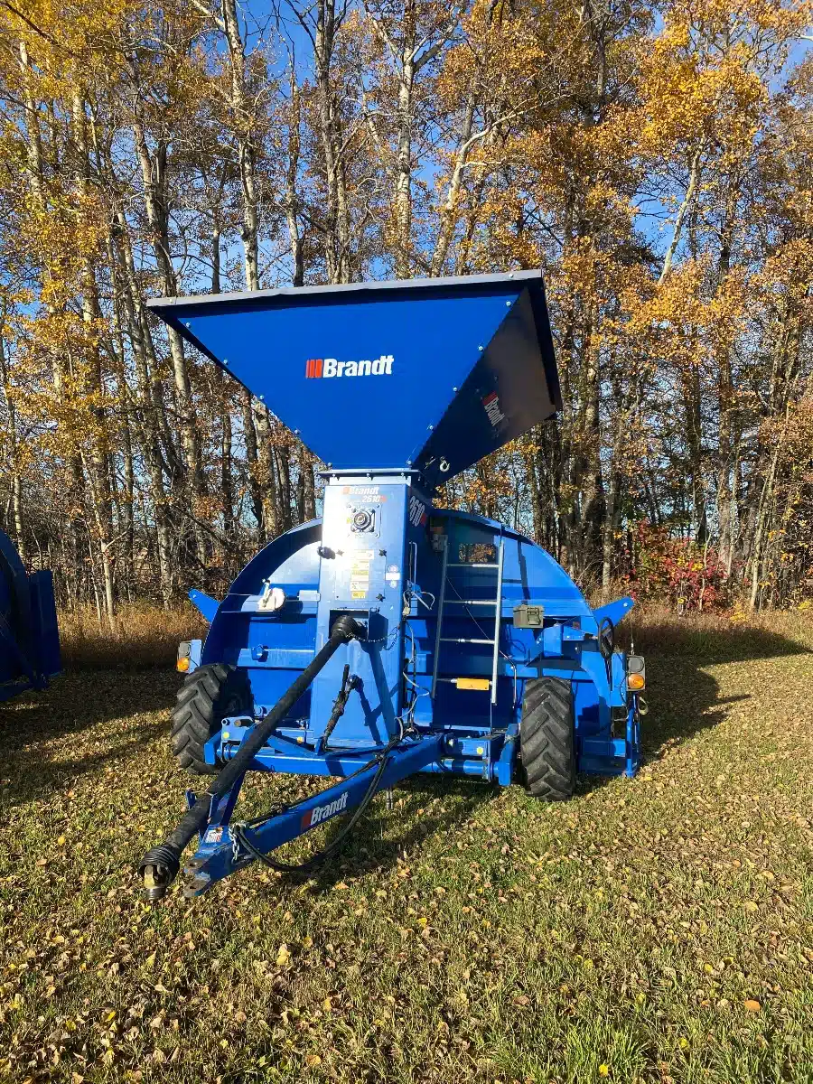 Gallery image 1 for Used 2011 Brandt 2610GBL Grain Bagger