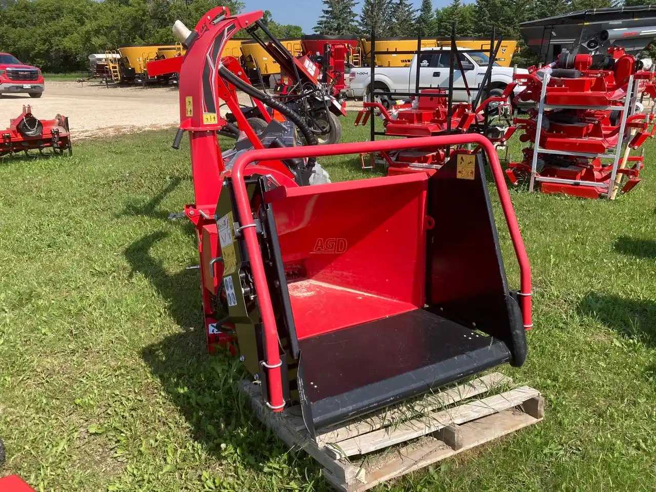 Gallery image 2 for Used 2021 Wallenstein BX52R Wood Chipper