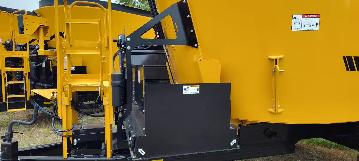 Gallery image 2 for New 2024 Vermeer VT830 TMR Mixer