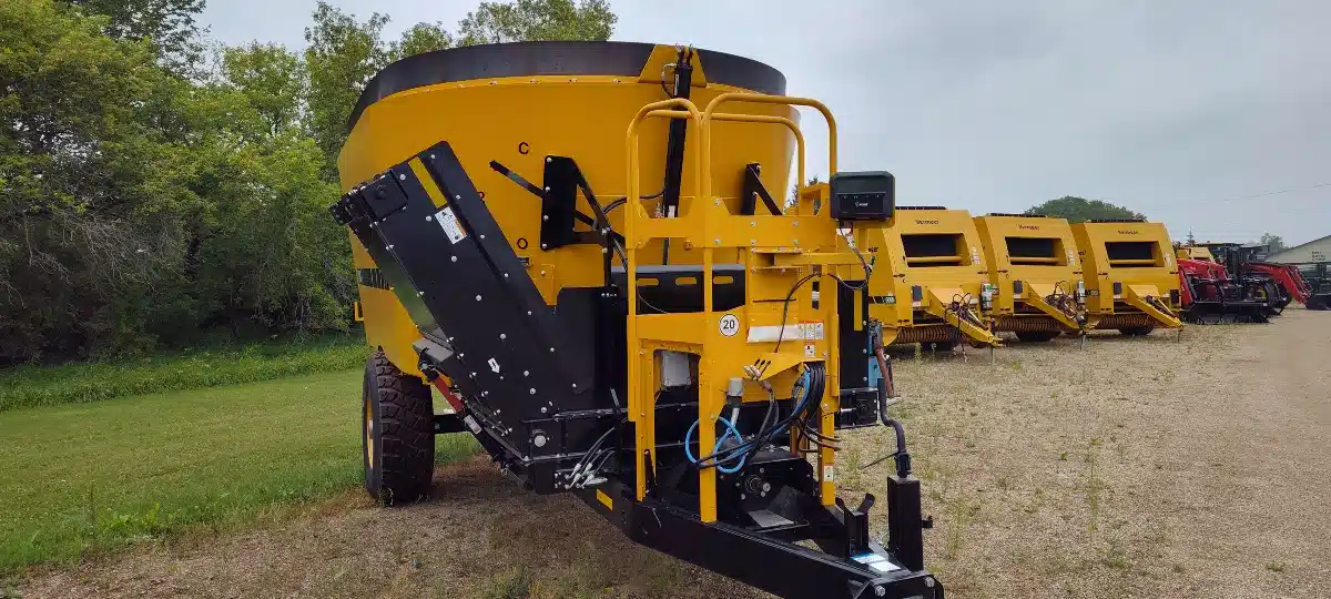 Gallery image 1 for New 2024 Vermeer VT830 TMR Mixer