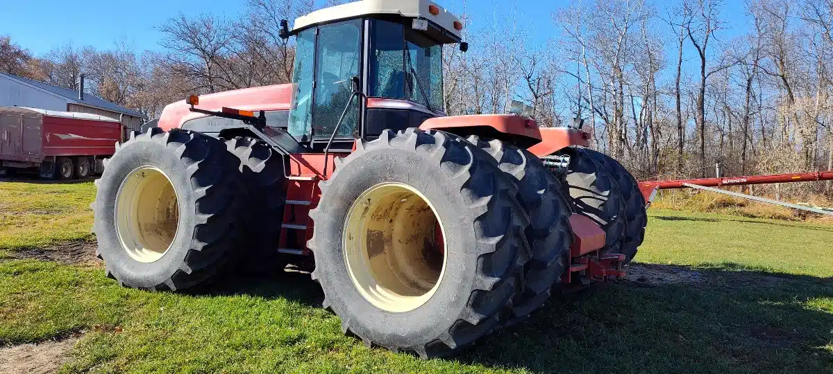 Gallery image 1 for Used 2005 Versatile 2375 Tractor