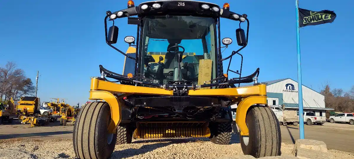 Gallery image 2 for Used 2024 Vermeer ZR5-1200 Round Baler