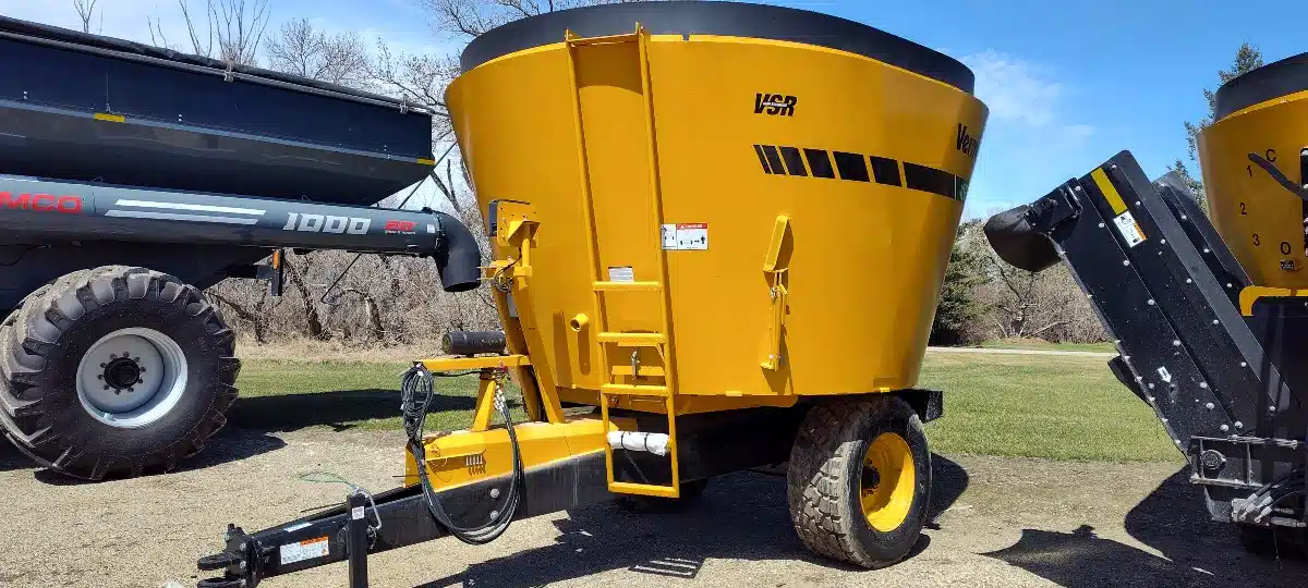 Gallery image 1 for New 2024 Vermeer VSR540 TMR Mixer