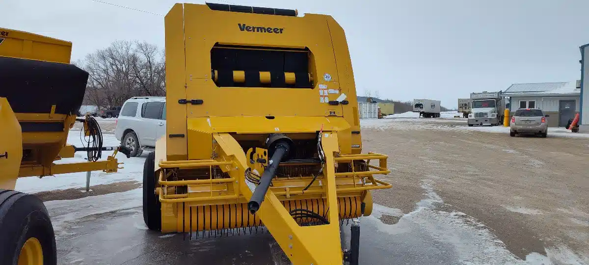 Gallery image 1 for New 2025 Vermeer 604 PRO G4 Round Baler