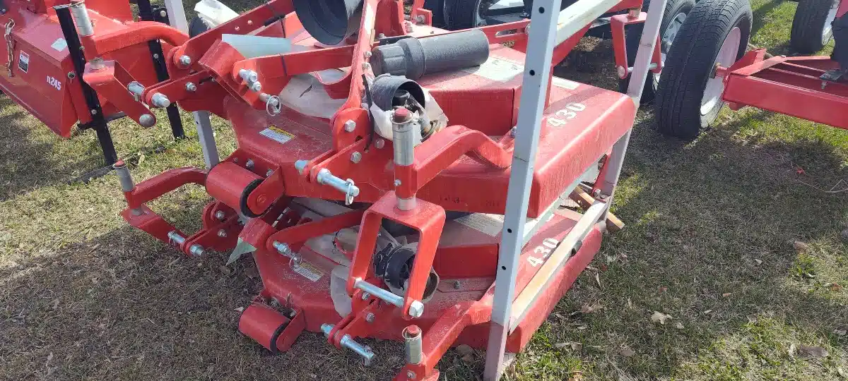 Gallery image 1 for New 2023 Farm King Y430 Mower - Finishing