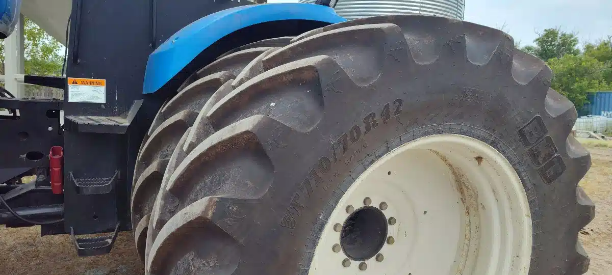 Gallery image 2 for Used 2004 New Holland TJ425 Tractor