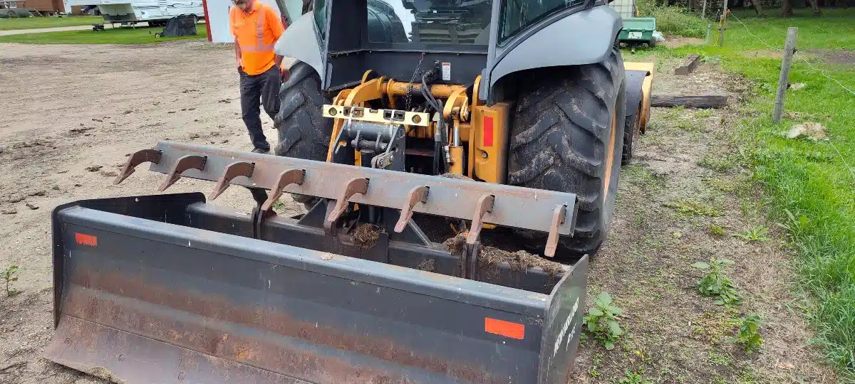 Gallery image 2 for Used 1985 Case 570MXT Tractor Loader