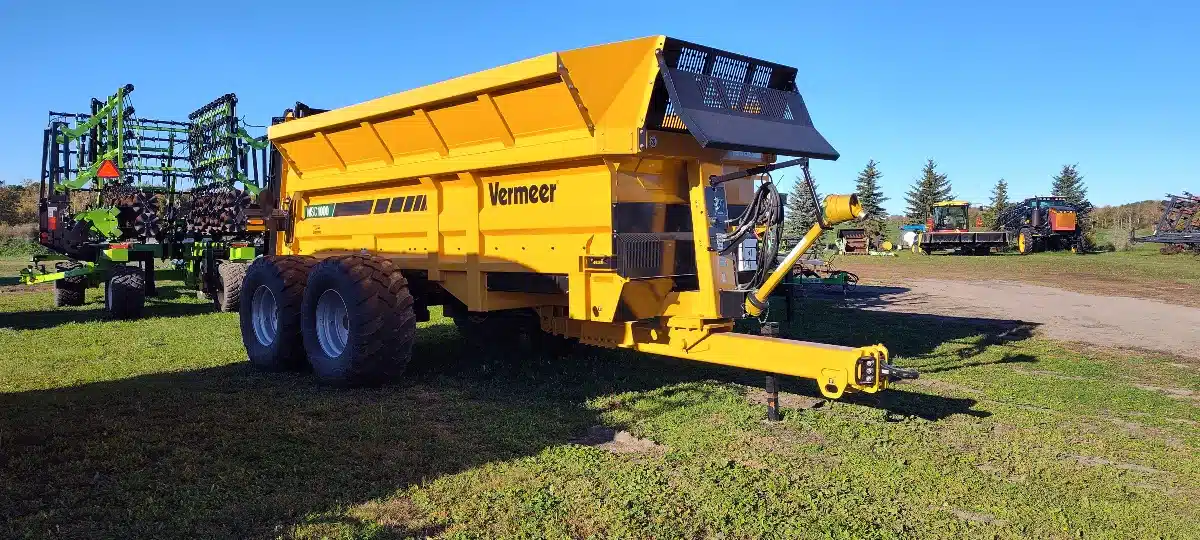 Gallery image 1 for New 2025 Vermeer MC1000 Manure Spreader