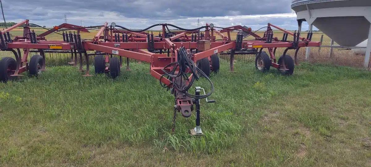 Used 2000 Case IH 5600 Chisel Plow