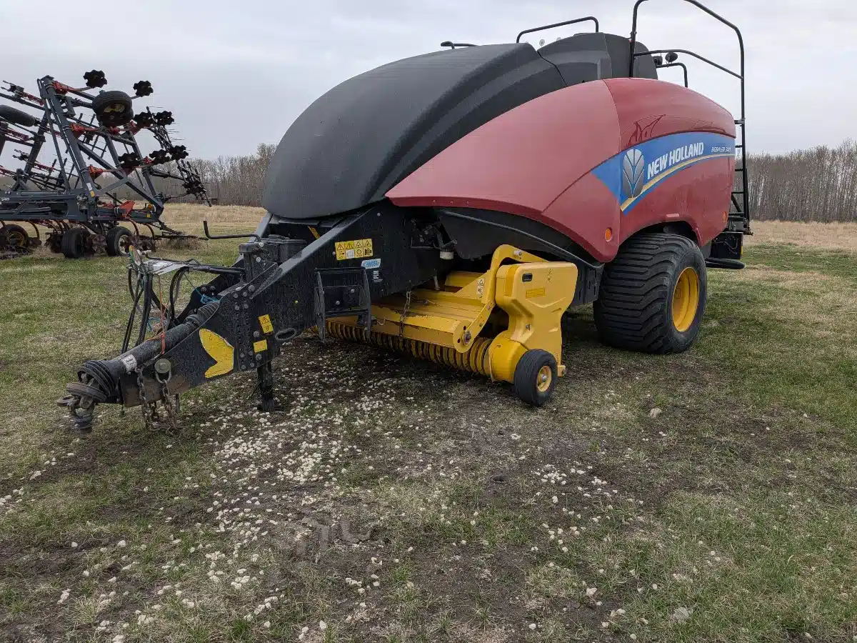 Gallery image 1 for 2014 New Holland BIG BALER 340 Square Baler - Large