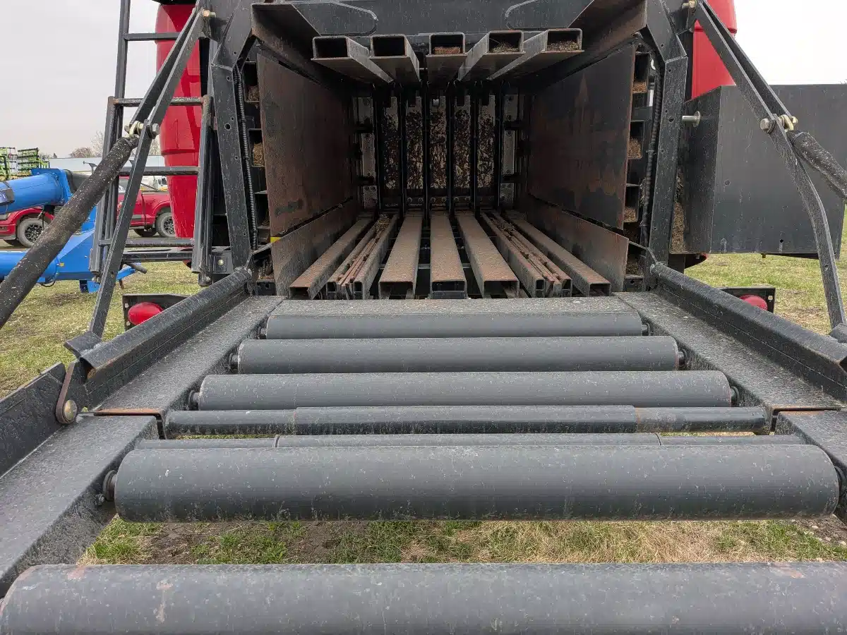 Gallery image 2 for 2014 New Holland BIG BALER 340 Square Baler - Large