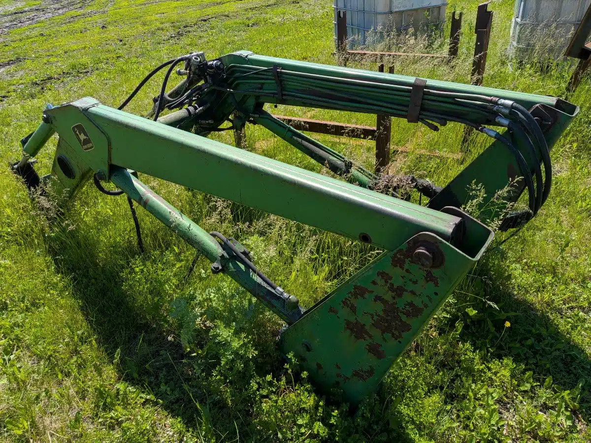 Gallery image 1 for 1986 John Deere 158 Front End Loader