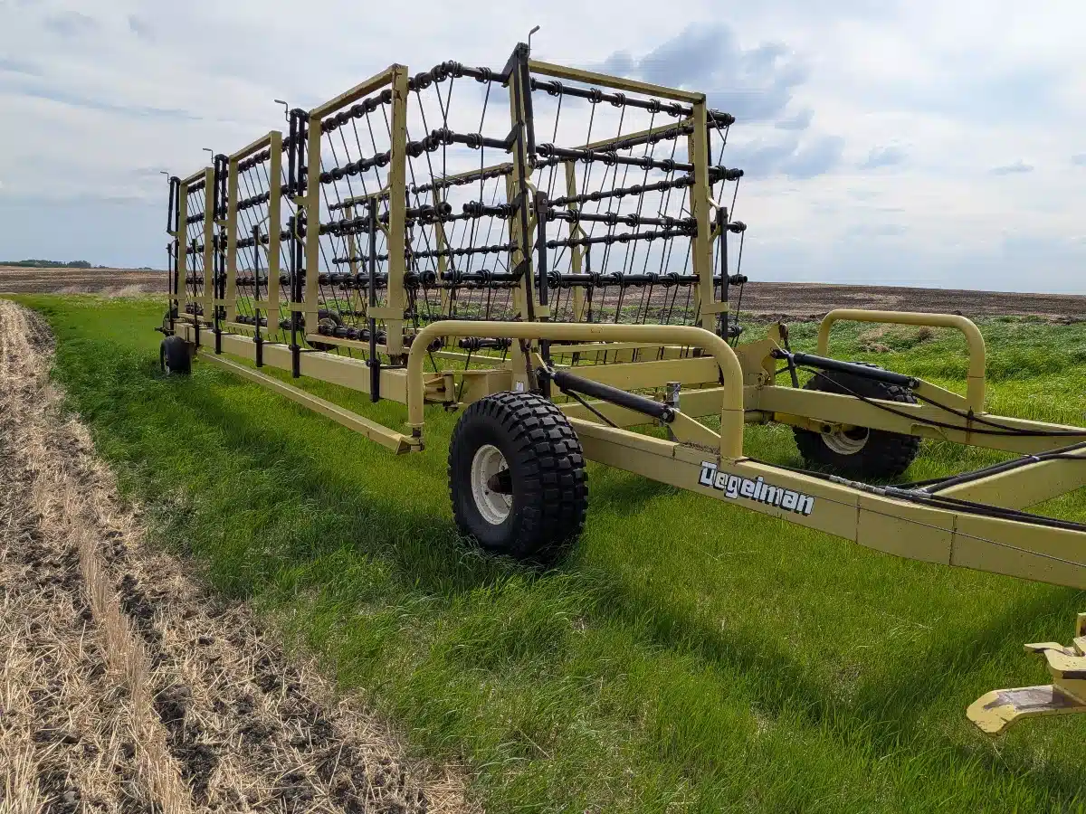 Gallery image 1 for 2004 Degelman SM7000 Harrow