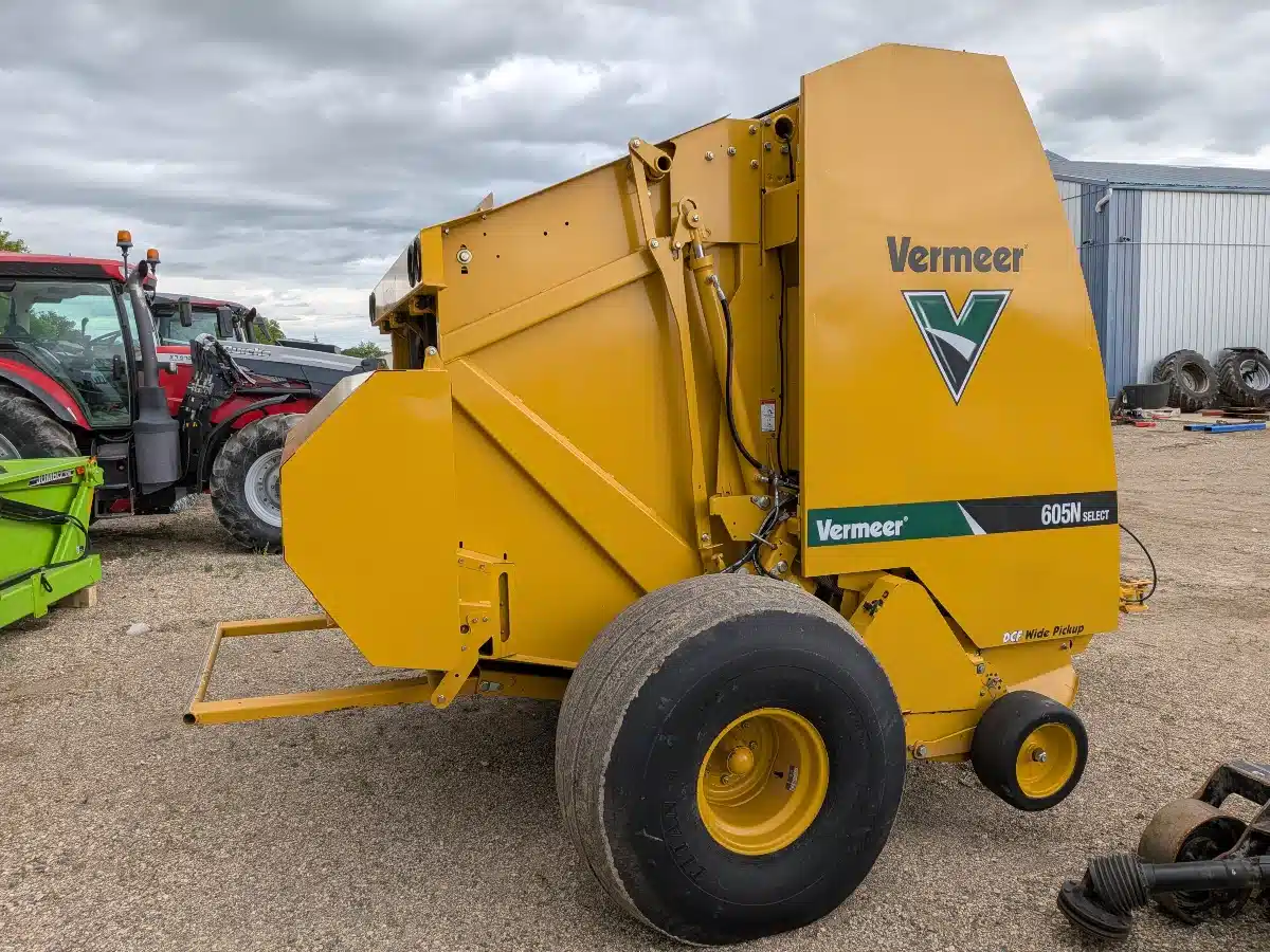 Photo de la Galerie 1 pour 2021 Vermeer 605N Select Presse à Balle Ronde