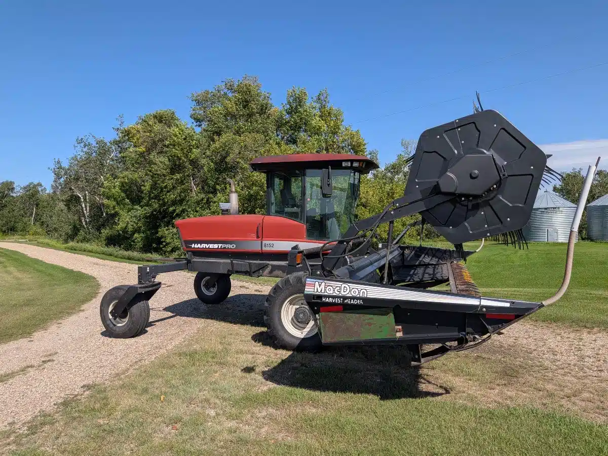 Photo de la Galerie 1 pour 2002 Harvest Pro 8152 Andaineur