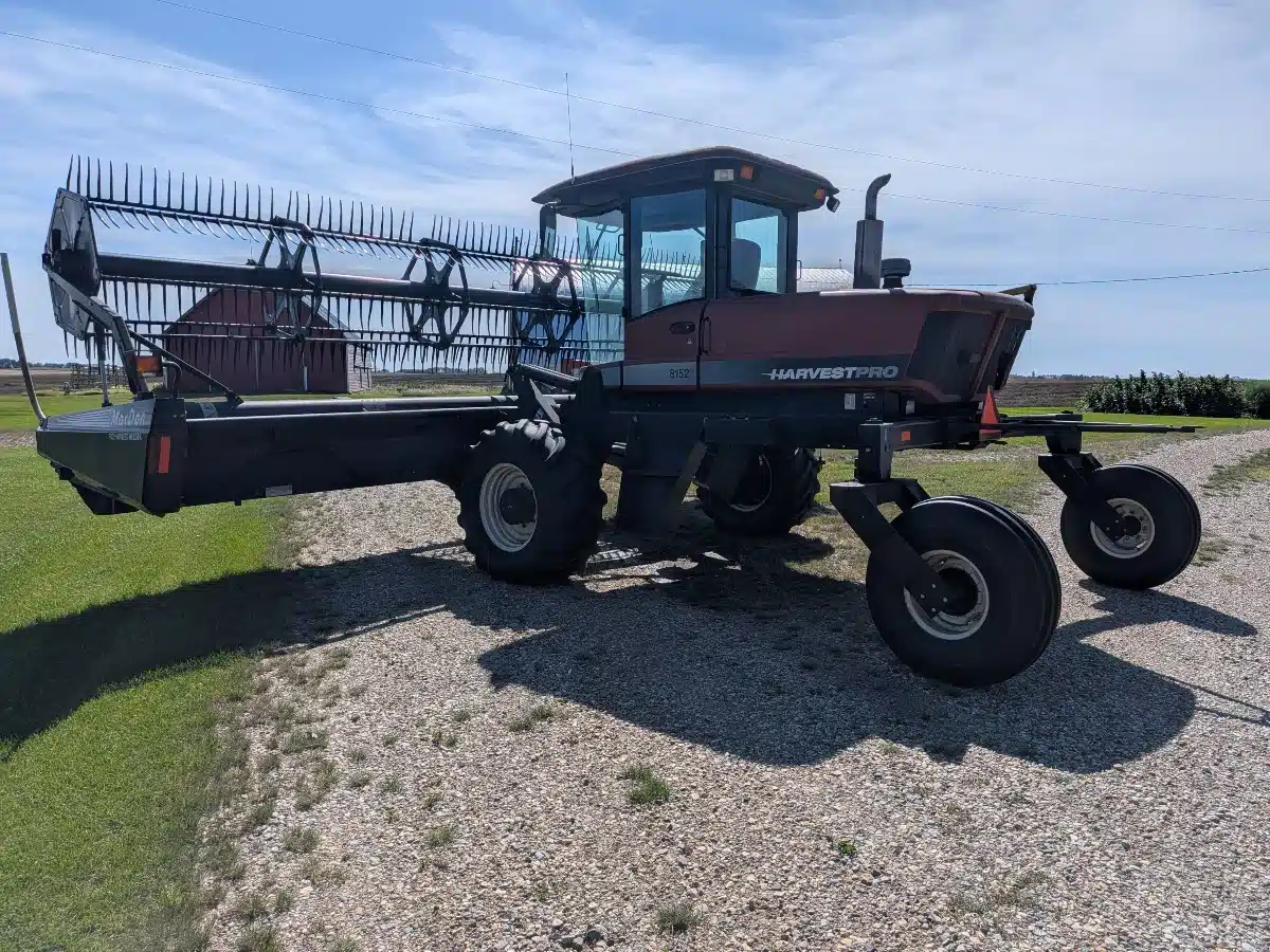 Photo de la Galerie 2 pour 2002 Harvest Pro 8152 Andaineur