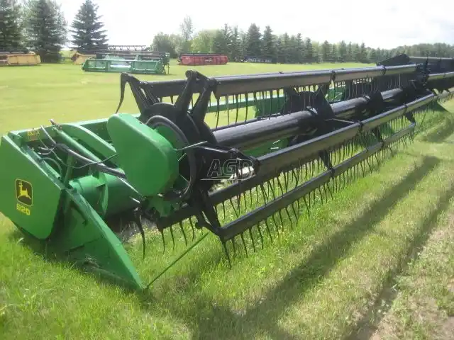 Gallery image 2 for Used John Deere 920 Rigid Head
