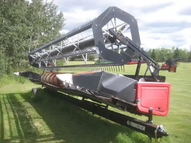 Gallery image 2 for Used Massey Ferguson 8000 Header - Flex