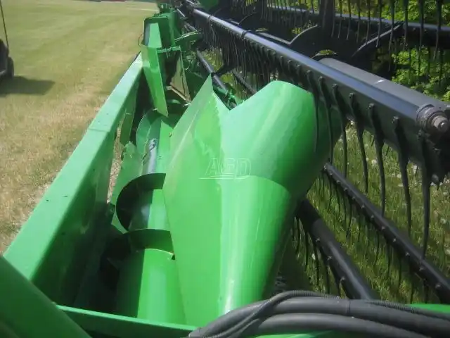 Gallery image 2 for Used John Deere 920 Header - Flex