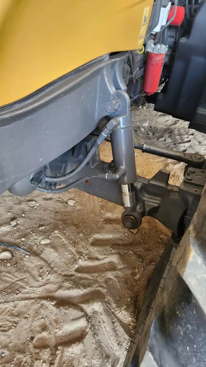 Gallery image 2 for Used 2016 Challenger MT525E Tractor