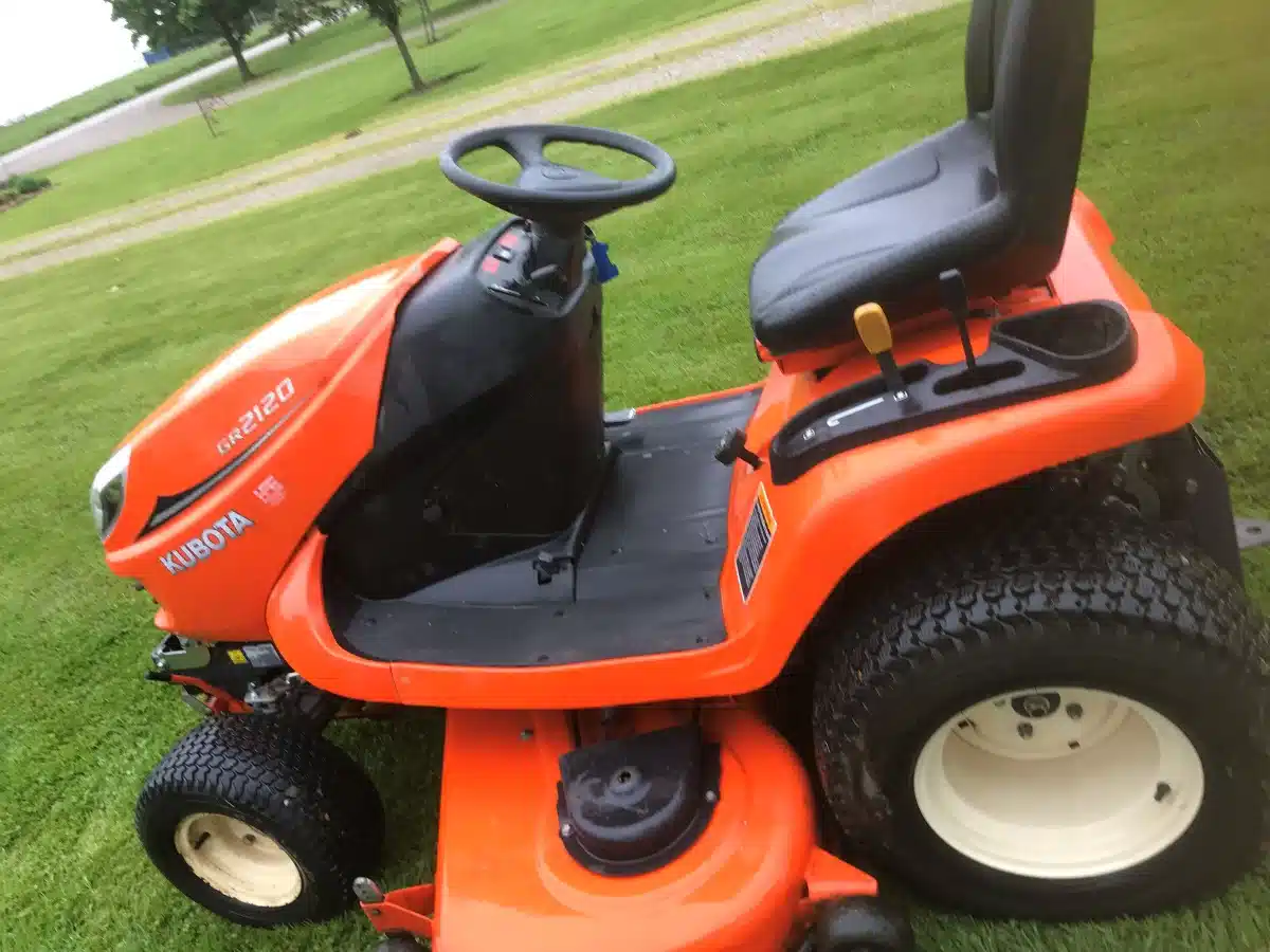 Gallery image 1 for Used 2016 Kubota GR2120 Lawn Tractor