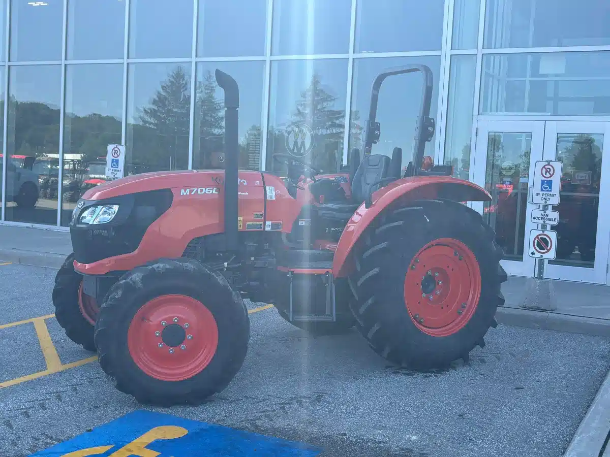 Photo de la Galerie 2 pour 2022 Kubota M7060D Tracteur