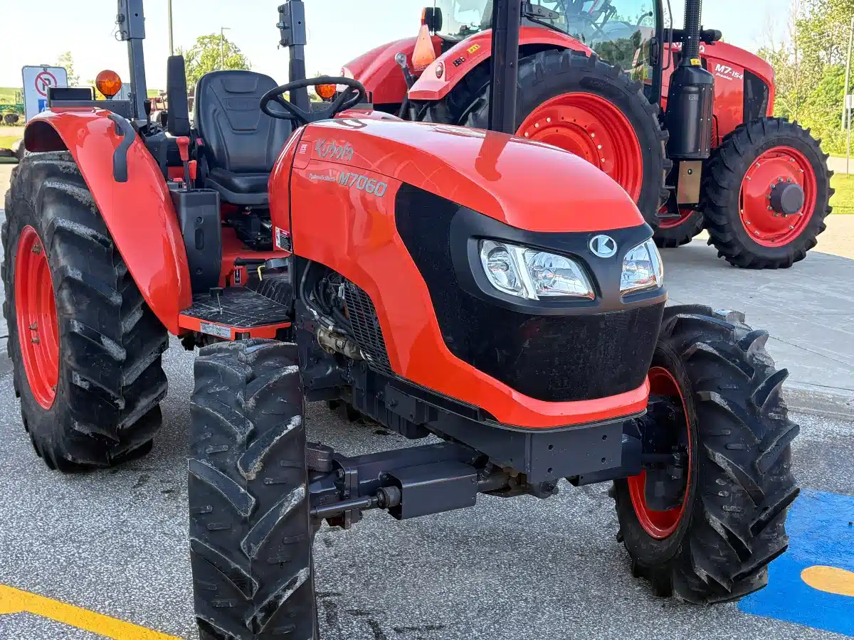 Photo de la Galerie 1 pour 2022 Kubota M7060D Tracteur