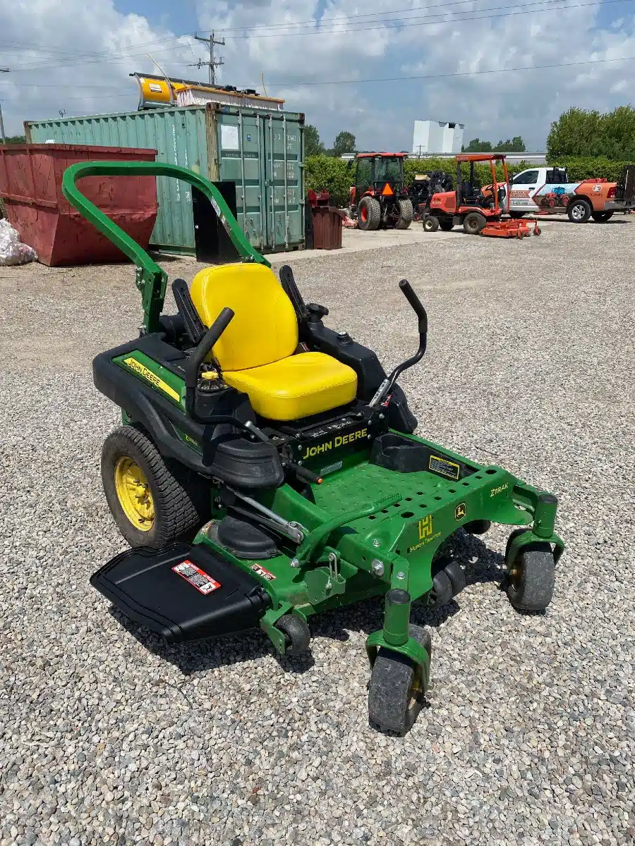 Photo de la Galerie 1 pour 2018 John Deere Z915E Tondeuse à rayon de braquage zéro