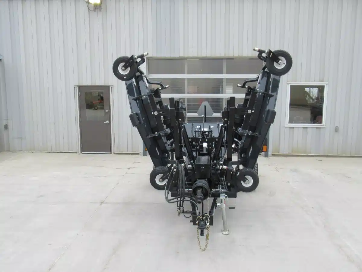 Gallery image 2 for 2026 Farm King TRX16 Mower - Finishing