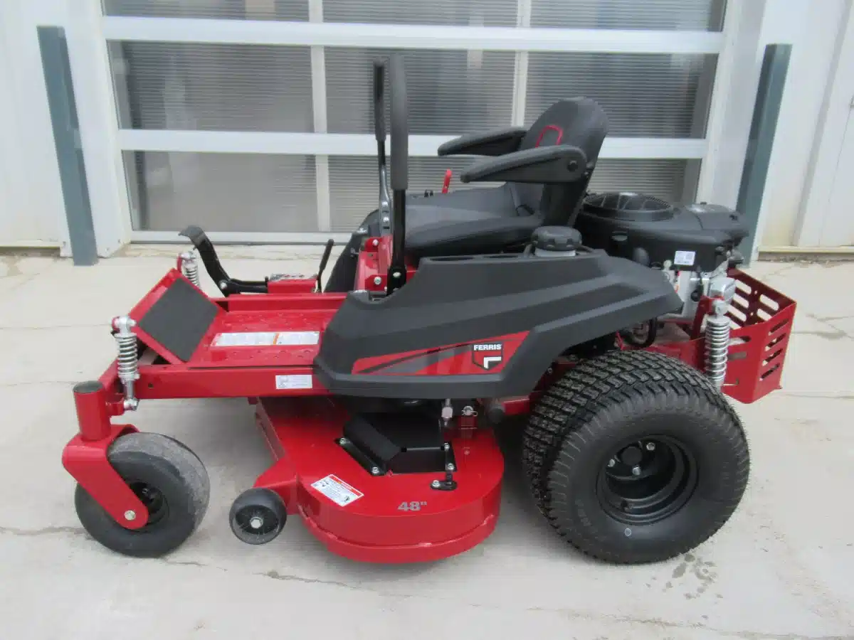 Gallery image 2 for 2026 Ferris 300S Mower - Zero Turn