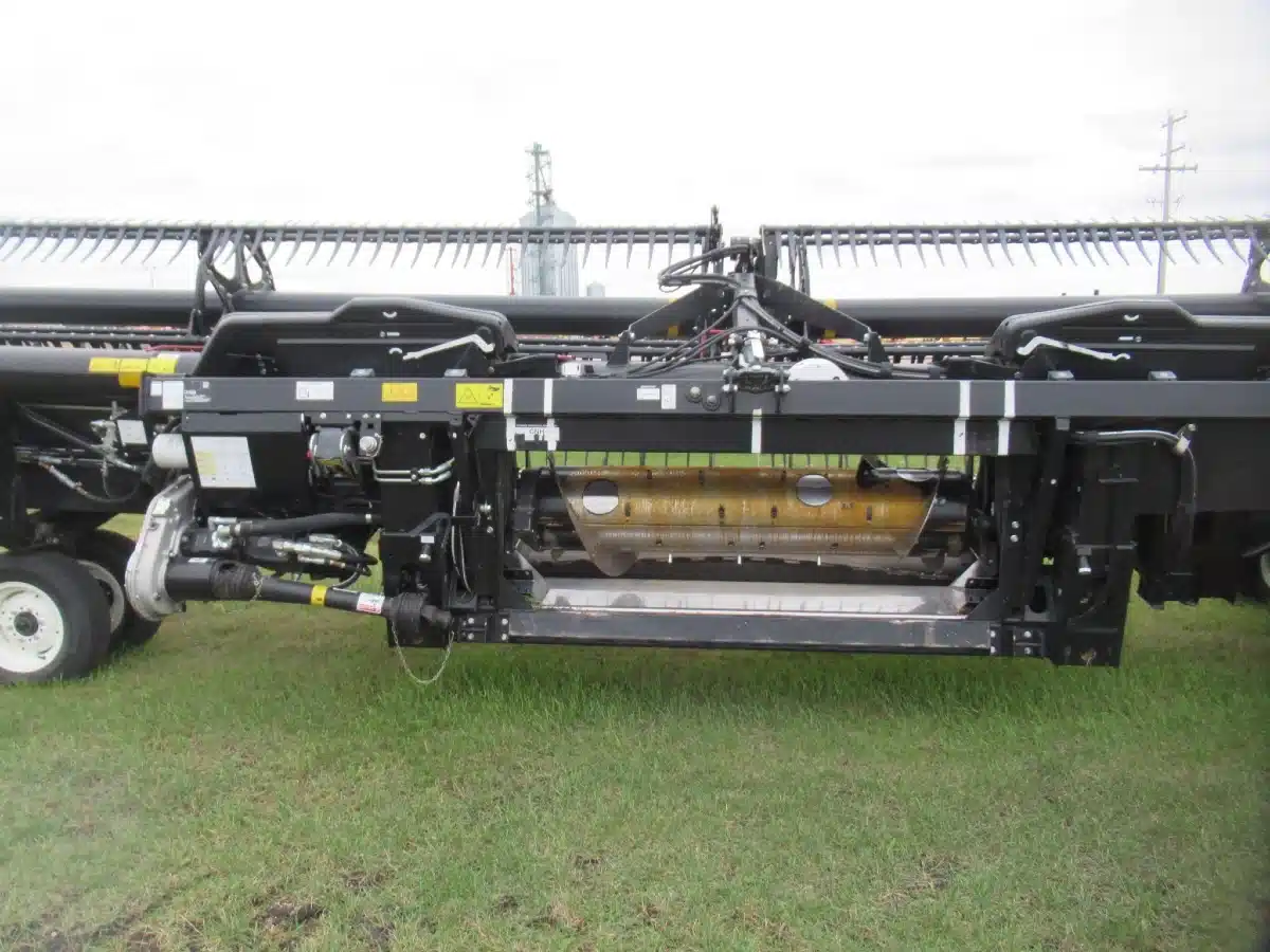 Gallery image 2 for 2019 MacDon FD135 Flex Draper Header