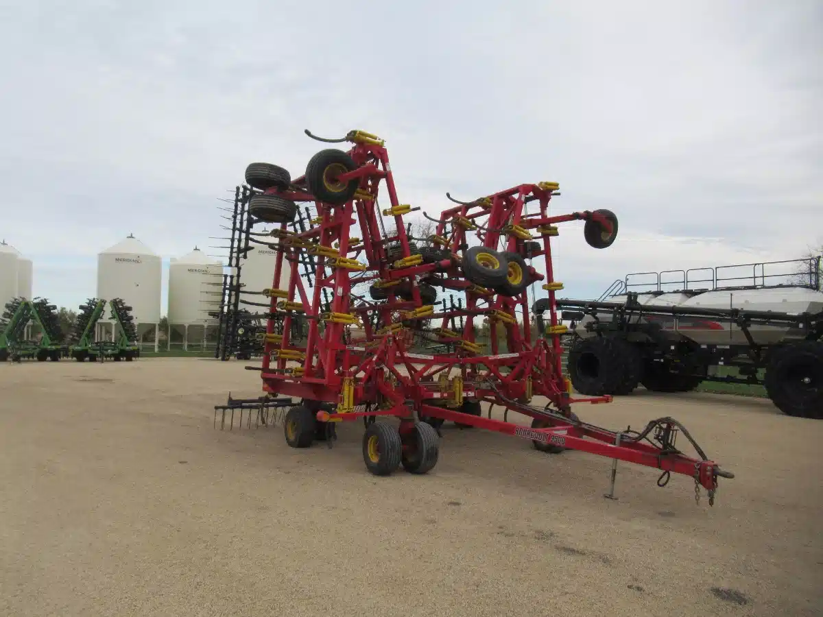 Used 2016 Bourgault 9500 70 Ft Chisel Plow