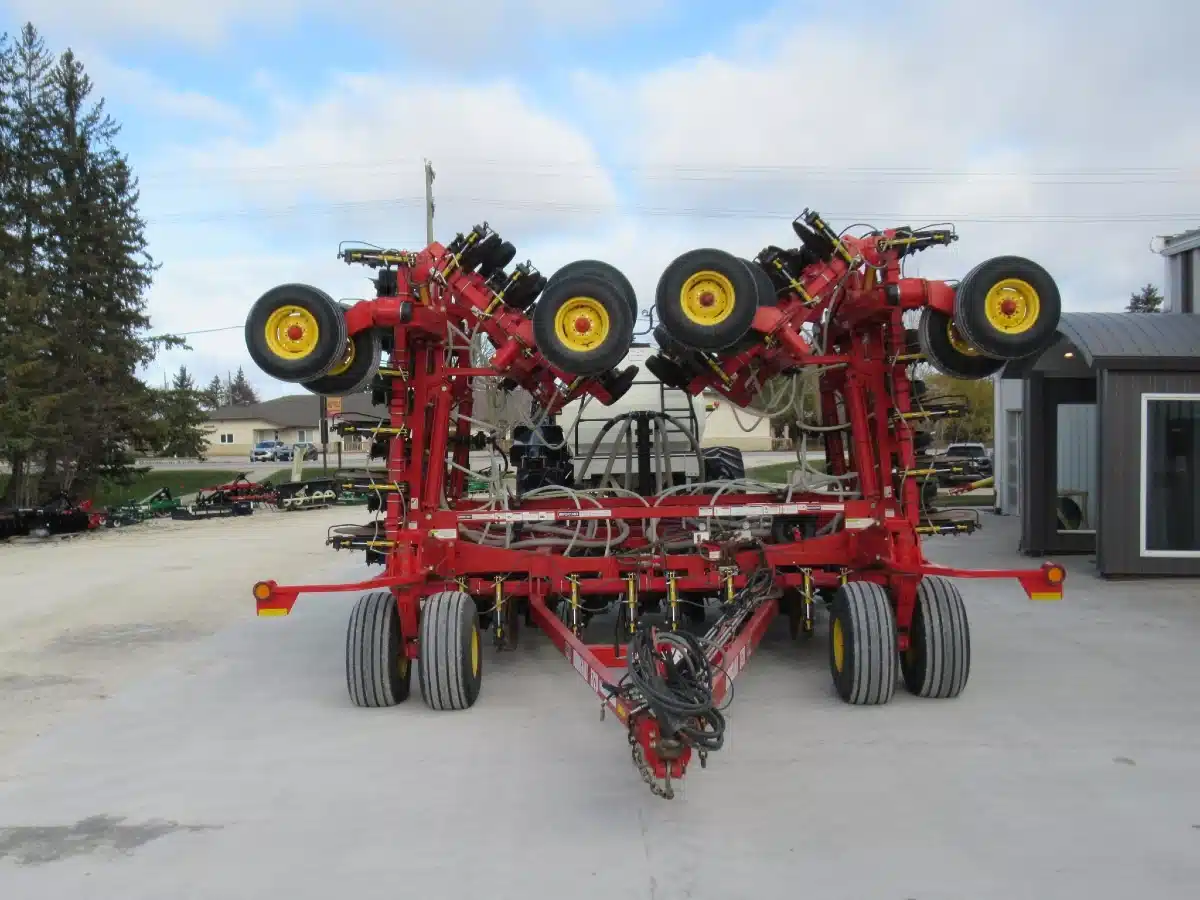 Gallery image 2 for 2014 Bourgault 3720 - 50 Ft Disc Drill / 6450 Air Cart Air Seeder